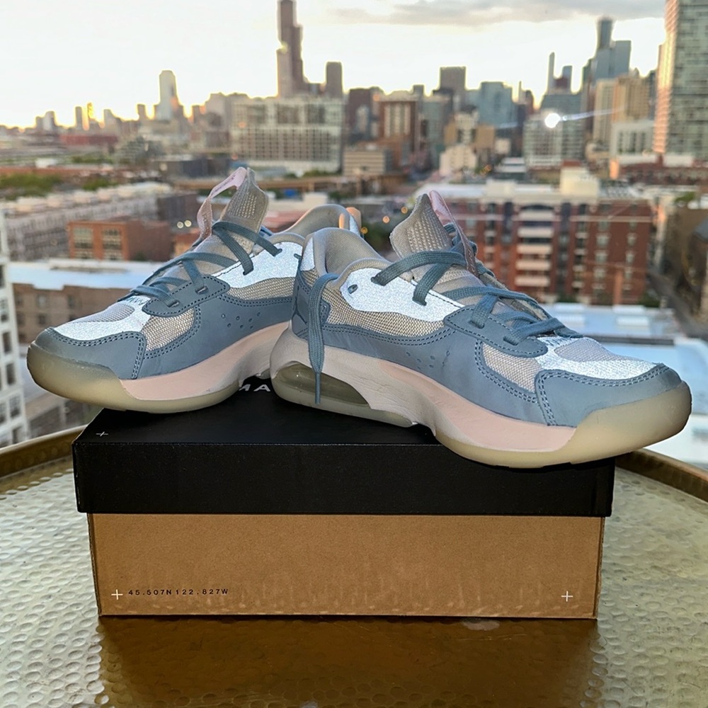 Women’s 7.5 Jumpman Jordan Air 200E